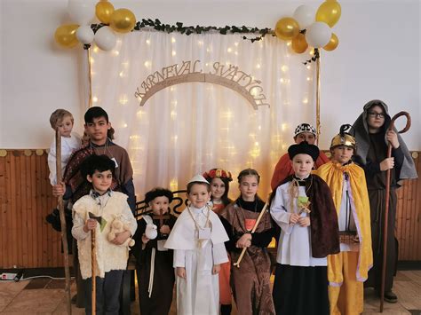 Ilustratívne foto: deti v kostýmoch svätých na karnevale svätých