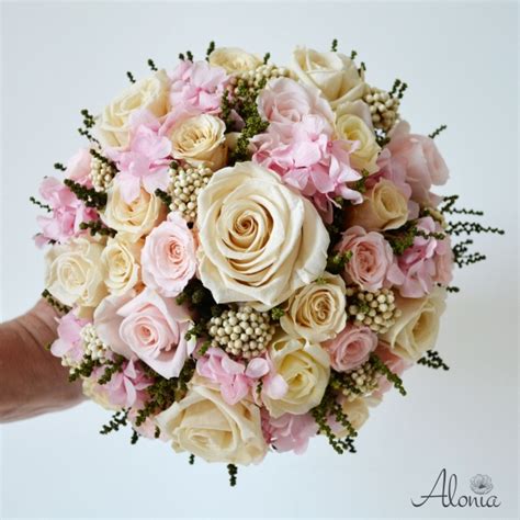 svadobná kytica v rôznych štýloch