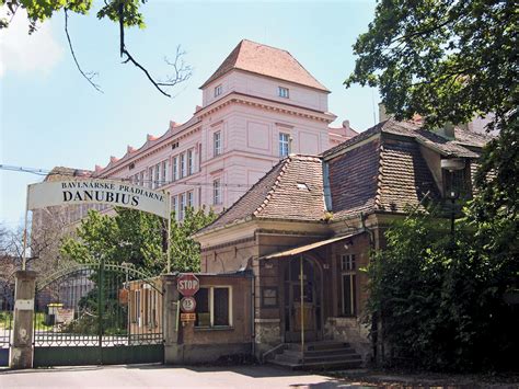 Budova textilnej manufaktúry v Šaštíne