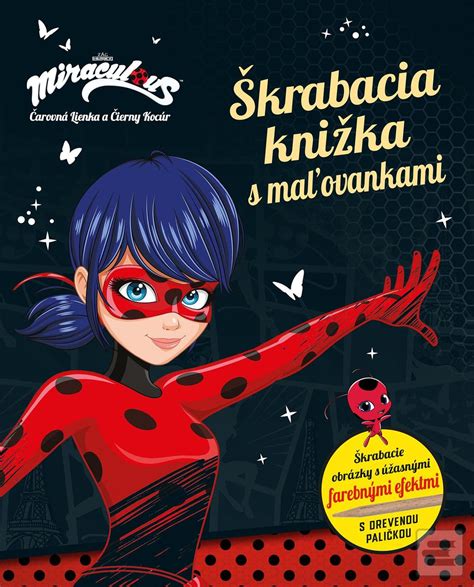 Ilustrácia Kúzelnej Lienky a Čierneho Kocúra na pozadí vianočnej výzdoby