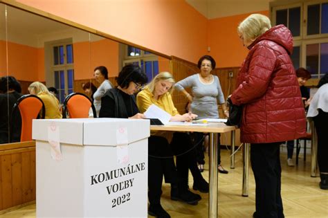 Ilustračná fotografia starostu obce pri príhovore na slávnostnej udalosti