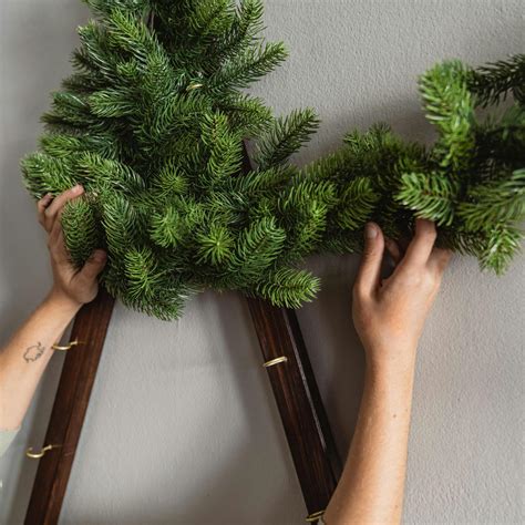 Návod krok za krokom: výroba vianočného stromčeka z filcu a polystyrénového kužeľa