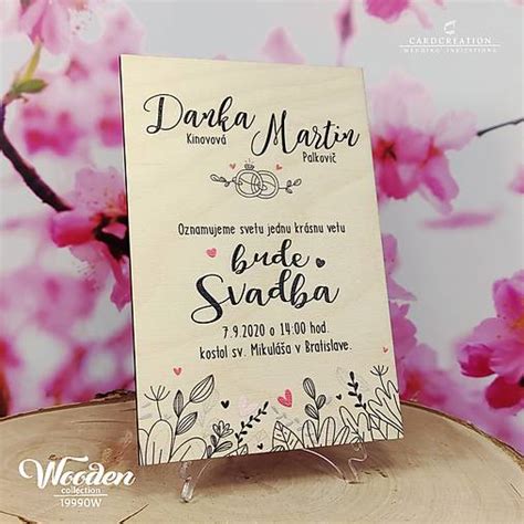 detail gravírovaného dreveného svadobného priania na brezovej preglejke