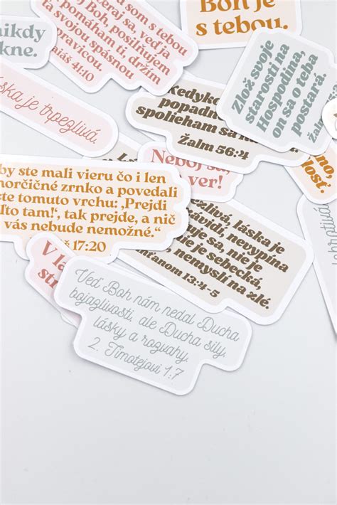 ukážka rôznych vytlačených papierových šablón