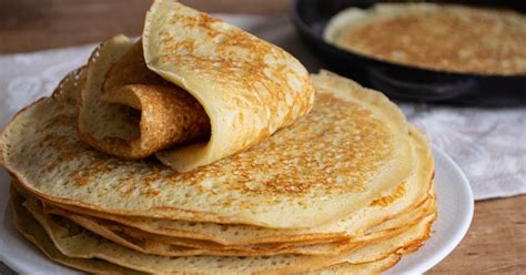 fascinujúce aranžmány palaciniek na tanieri v tvare kvetu alebo slnka