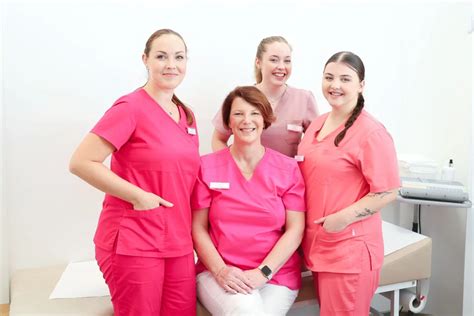 Ilustrácia zdravotnej sestry v tradičnom oblečení