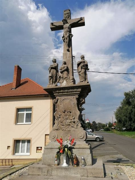 Zobrazenie scény ukrižovania Ježiša Krista na Golgote