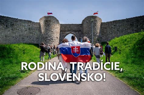 Tematická koláž zobrazujúca verejné vystúpenie Štefana Harabina a symboly slovenskej štátnosti