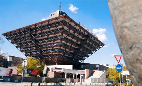 Archívna snímka budovy Slovenského rozhlasu na Mýtnej ulici v Bratislave.