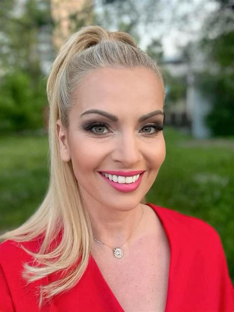 Marianna Ďurianová na oldies diskotéke s prskavkou