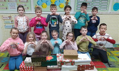 Betlehem jaskyňa z krabice od topánok s papierovými stenami