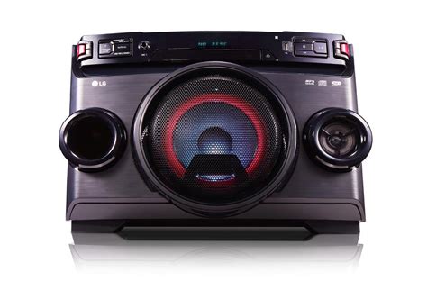 Záber na hi-fi systém LG OM4560 s výraznými reproduktormi a ovládacím panelom