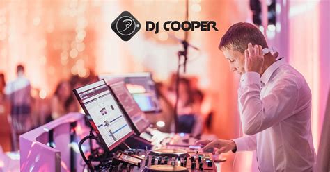 Svadobný DJ v akcii so svetelnou technikou