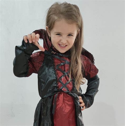 Ukážky halloweenskeho mejkapu a kostýmov