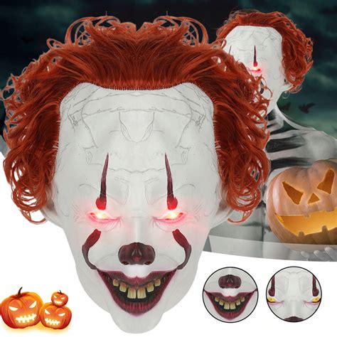 Detail líčenia tváre klauna Pennywise pre detský karneval