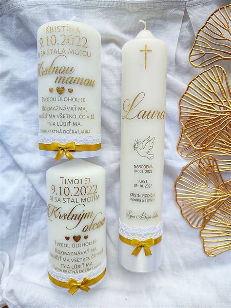 Ilustračné foto: Krstná mama drží krstnú sviecu