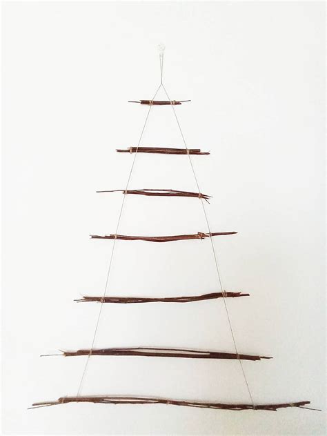 Vianočný stromček vyrobený z preglejky a špagátu