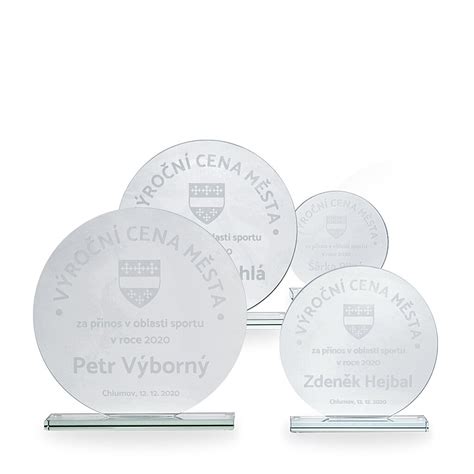 Srdcová akrylová plaketa s rytým odkazom pre najlepšiu kamarátku