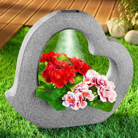 Izbová rastlina v tvare srdca s ručne zdobeným kvetináčom