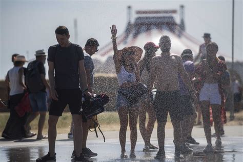 Ilustračná fotografia z festivalu pri vode s davom ľudí