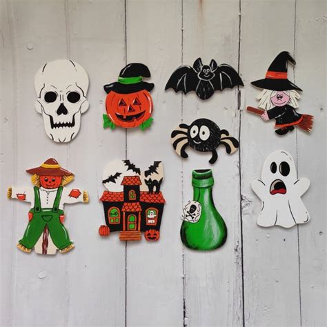 ilustrácia rôznych halloweenskych postáv (strašidelné, vtipné, rozprávkové)