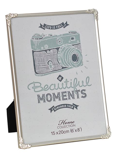 Detail elegantného svadobného drdolu s jemnými ozdobami