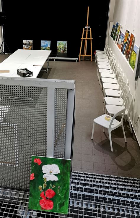 Fotografia z inštalácie filatelistických exponátov a výstavných plôch