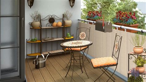 Tematické foto: Balkón s kovovým nábytkom a kvetináčmi v Provence štýle