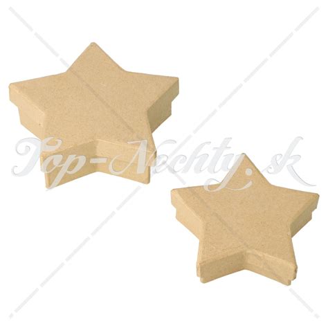 Detail dreveného výrezu v tvare hviezdy, ručne maľovaný a zdobený.