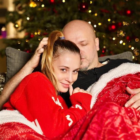 Tematické foto: Klienti s terapeutickou bábikou alebo s vianočným stromčekom
