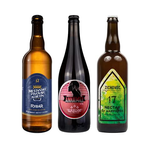Fotografia rôznych druhov remeselného piva a gourmet pochutín