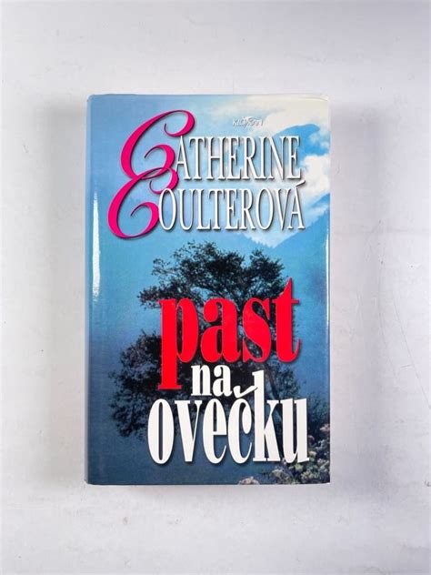 Pastier nesúci ovečku na ramenách