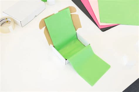 nastrihané pásiky papiera