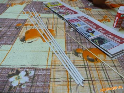 odstrihnutie a zalepenie bielych ruličiek