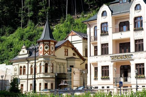 Tematické foto hotela Most Slávy v zimnom období s dekoráciami