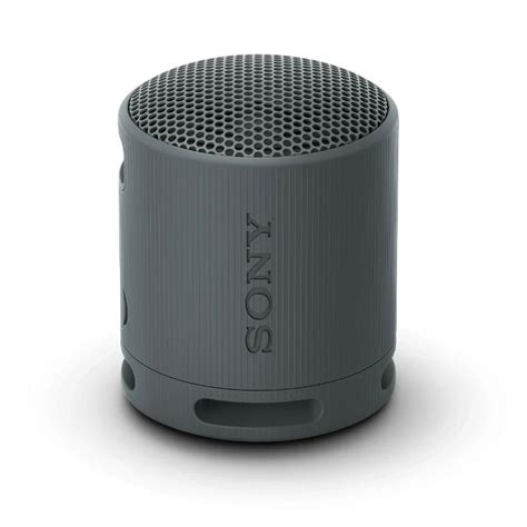 Detailný pohľad na bezdrôtový reproduktor Sony SRS-XB23 s ukážkou textilného lanka