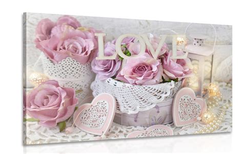 Dekorácia vo vintage štýle s prvkami z prírodných materiálov a kvetov