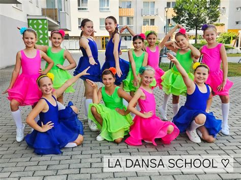 Fotografia lektorov tanečnej školy v akcii