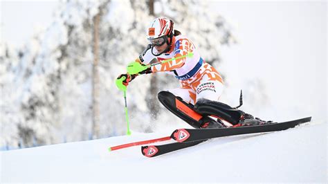 Petra Vlhová v akcii počas slalomu vo fínskom Levi