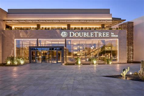 infografika prepojenia firiem a osôb v kauze DoubleTree by Hilton