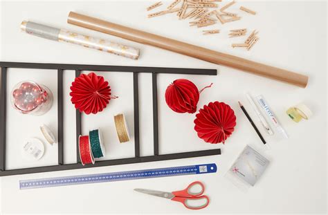 Fotografia adventného kalendára z farebných papierových kelímkov