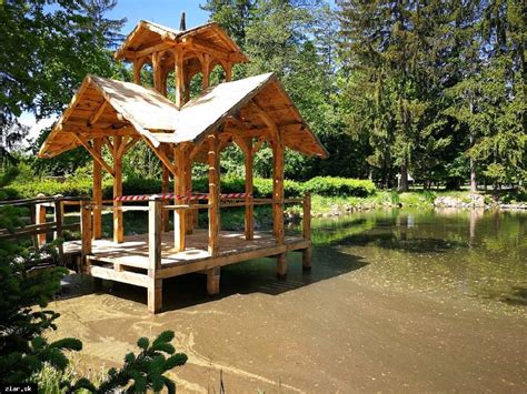 Romantický svadobný altánok v parku Kaštieľa Orlové