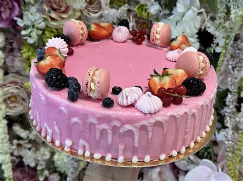 Fotografia: Torta zdobená včelami, medom a slnečnicami