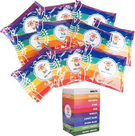 Momentka z festivalu Holi, kde ľudia hádžu farebný prášok do vzduchu