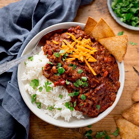 Misa s teplým chilli con carne s prílohami