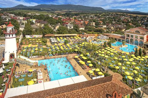 Exteriér hotela Plaza Beach Resort s výhľadom na kúpalisko
