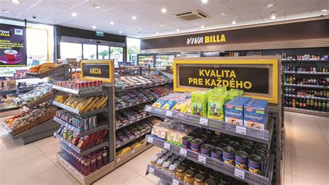 Tematická fotografia predajne VIVA BILLA na čerpacej stanici OMV počas noci