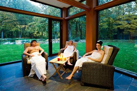 fotografia ženy relaxujúcej vo wellness centre