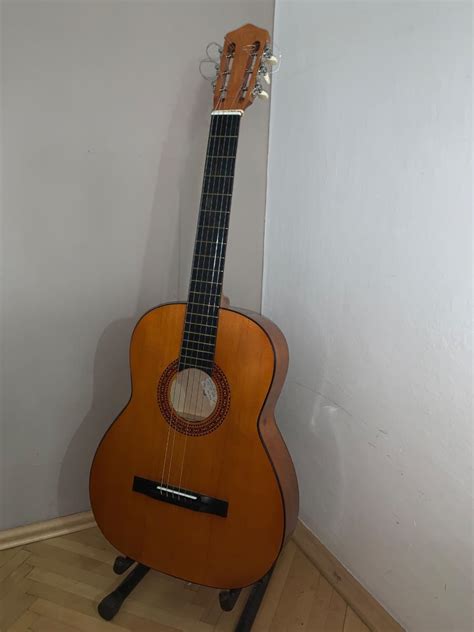 Detské klávesy alebo španielska gitara