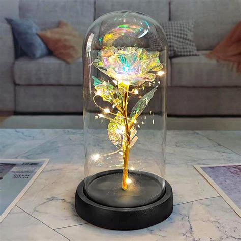 schéma vrstvenia materiálov v sklenenej váze (soľ, mach, konáriky, ozdoby)